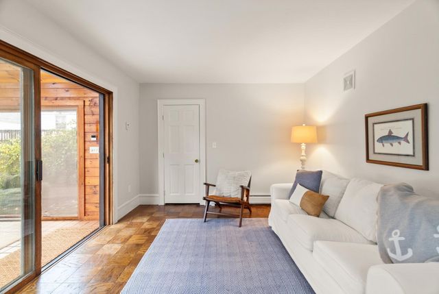 15 Myrtle St, Beverly, MA 01915