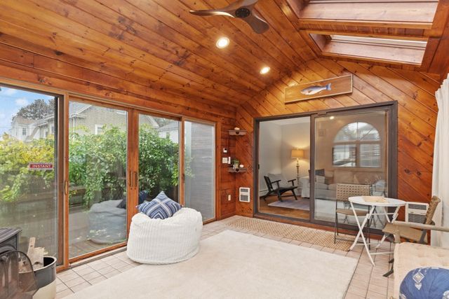 15 Myrtle St, Beverly, MA 01915