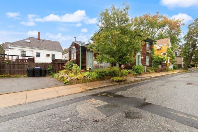 15 Myrtle St, Beverly, MA 01915