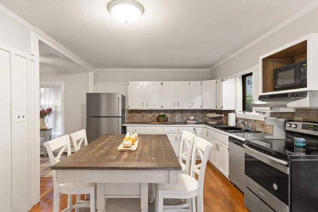 15 Myrtle St, Beverly, MA 01915