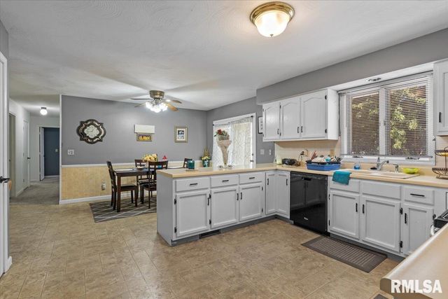 1808 Hunter Ridge Drive, Springfield, IL 62704