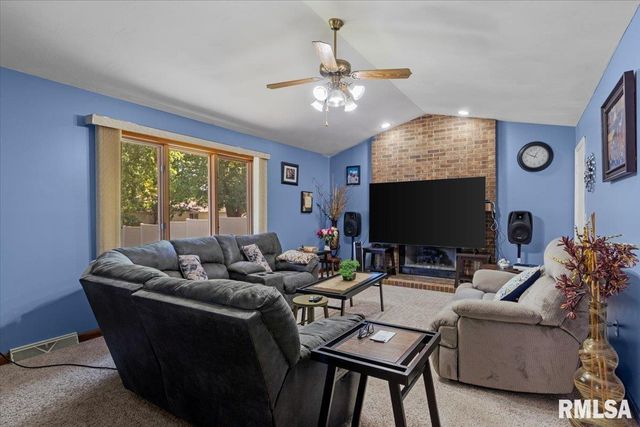 1808 Hunter Ridge Drive, Springfield, IL 62704
