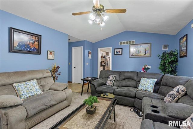 1808 Hunter Ridge Drive, Springfield, IL 62704
