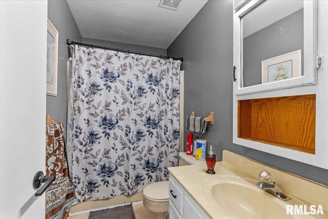 1808 Hunter Ridge Drive, Springfield, IL 62704
