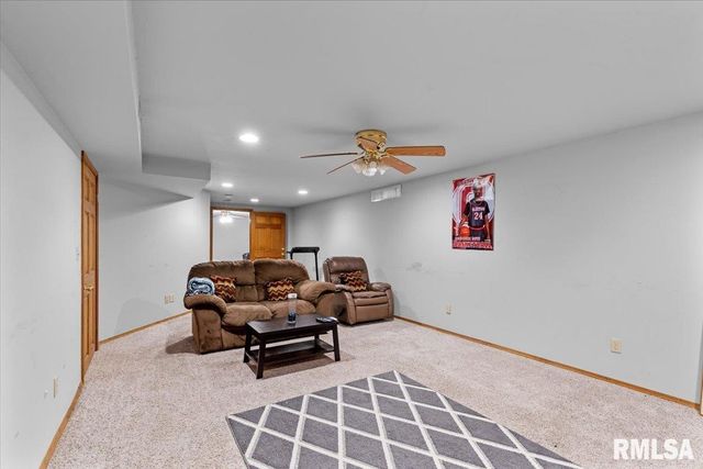 1808 Hunter Ridge Drive, Springfield, IL 62704