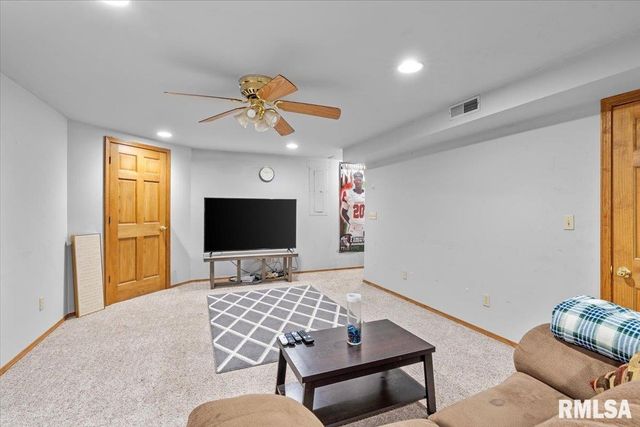 1808 Hunter Ridge Drive, Springfield, IL 62704