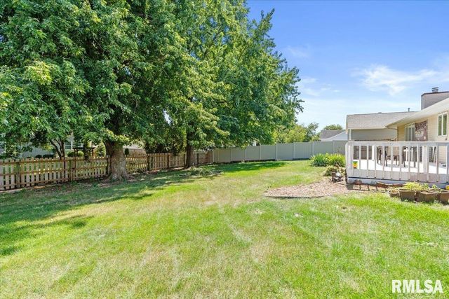 1808 Hunter Ridge Drive, Springfield, IL 62704
