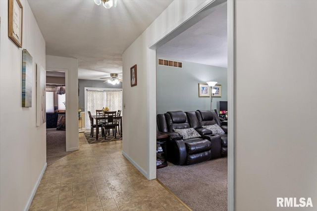1808 Hunter Ridge Drive, Springfield, IL 62704