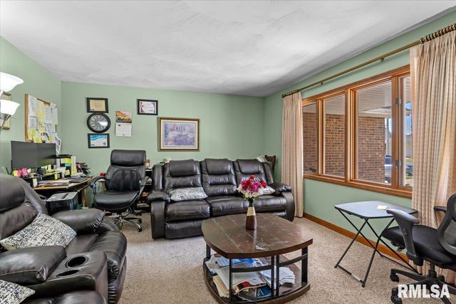 1808 Hunter Ridge Drive, Springfield, IL 62704