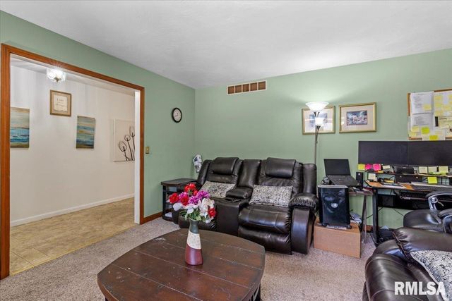 1808 Hunter Ridge Drive, Springfield, IL 62704