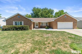1808 Hunter Ridge Drive, Springfield, IL 62704