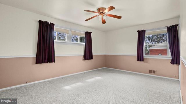 20 KENSINGTON DR, Camp Hill, PA 17011