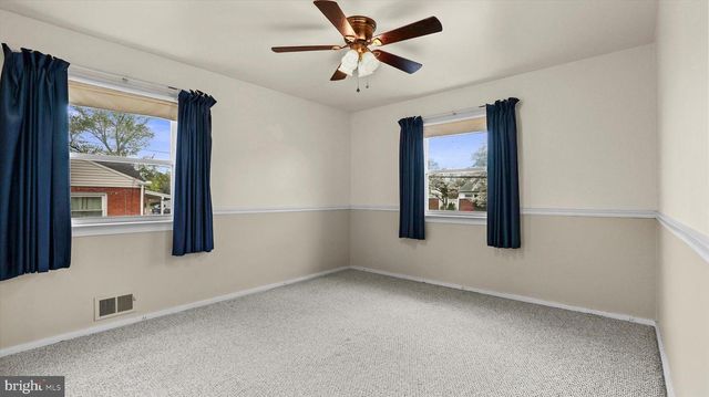 20 KENSINGTON DR, Camp Hill, PA 17011