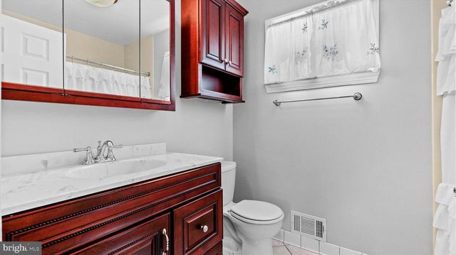 20 KENSINGTON DR, Camp Hill, PA 17011