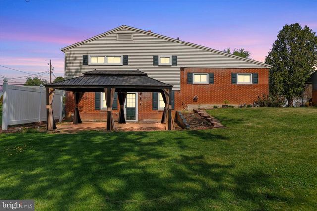 20 KENSINGTON DR, Camp Hill, PA 17011