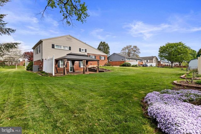 20 KENSINGTON DR, Camp Hill, PA 17011