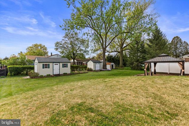 20 KENSINGTON DR, Camp Hill, PA 17011