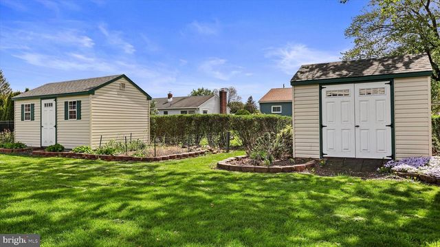 20 KENSINGTON DR, Camp Hill, PA 17011