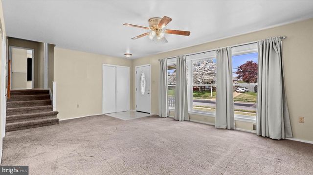 20 KENSINGTON DR, Camp Hill, PA 17011