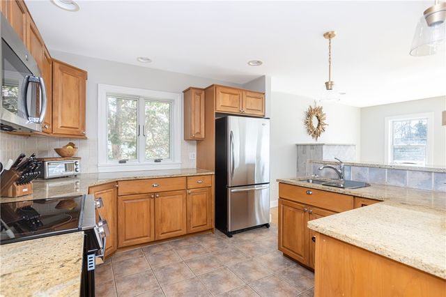 18 Lugger Street, Jamestown, RI 02835