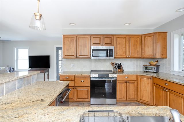 18 Lugger Street, Jamestown, RI 02835