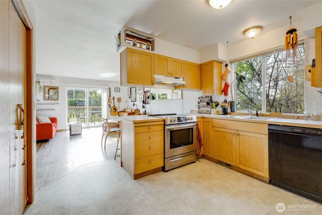 1222 S Sheridan Avenue, Tacoma, WA 98405