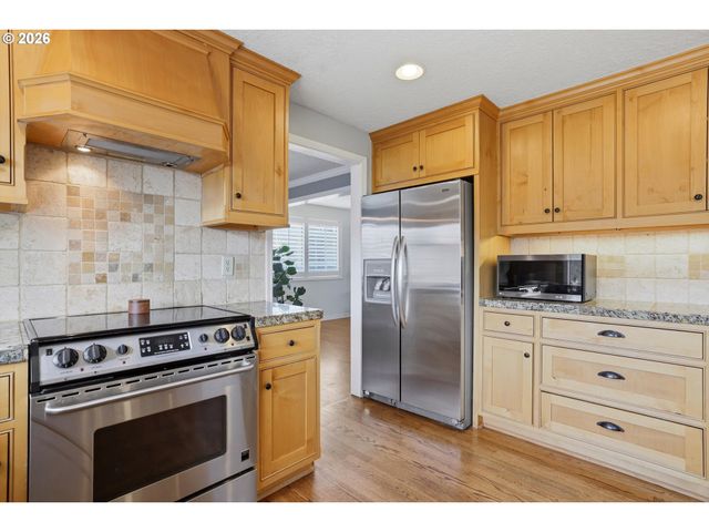 20520 MARTIN Ct, West Linn, OR 97068