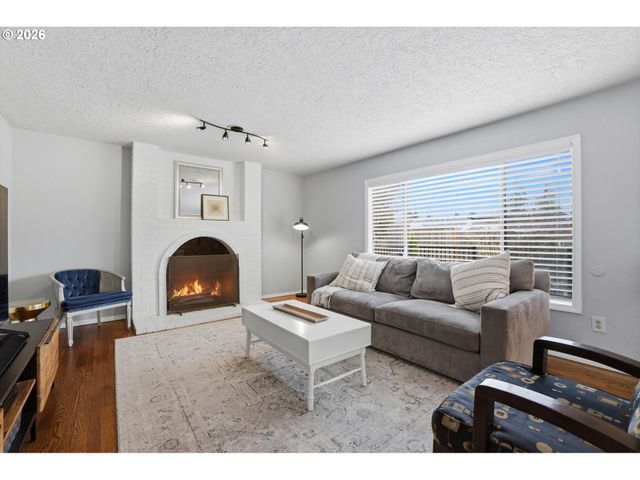 20520 MARTIN Ct, West Linn, OR 97068