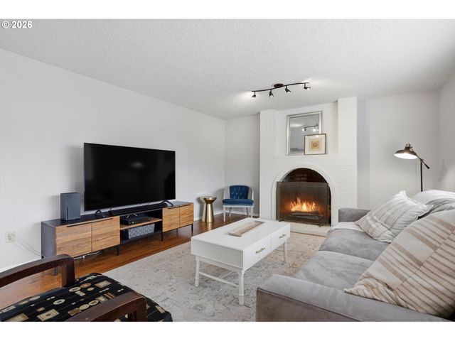 20520 MARTIN Ct, West Linn, OR 97068