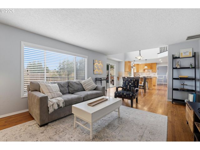 20520 MARTIN Ct, West Linn, OR 97068