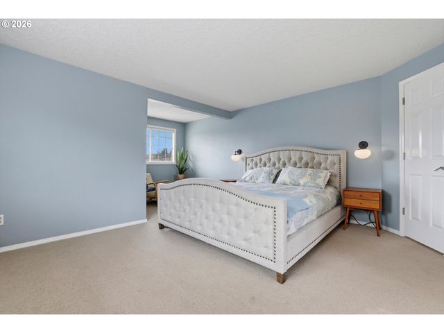 20520 MARTIN Ct, West Linn, OR 97068