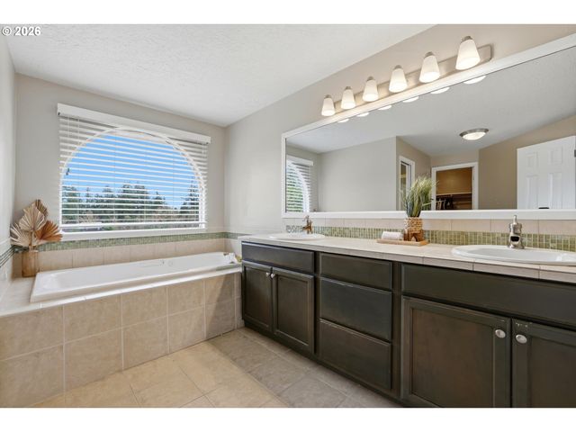 20520 MARTIN Ct, West Linn, OR 97068