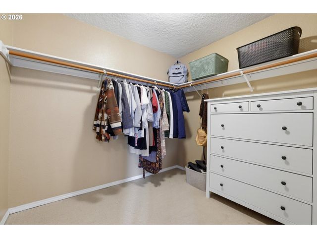 20520 MARTIN Ct, West Linn, OR 97068