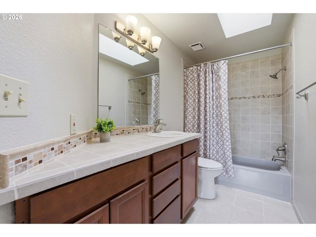 20520 MARTIN Ct, West Linn, OR 97068