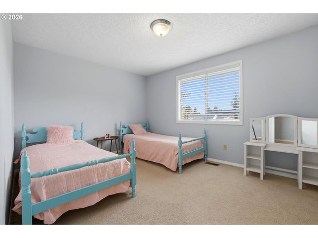 20520 MARTIN Ct, West Linn, OR 97068