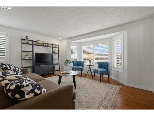 20520 MARTIN Ct, West Linn, OR 97068