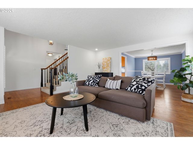 20520 MARTIN Ct, West Linn, OR 97068