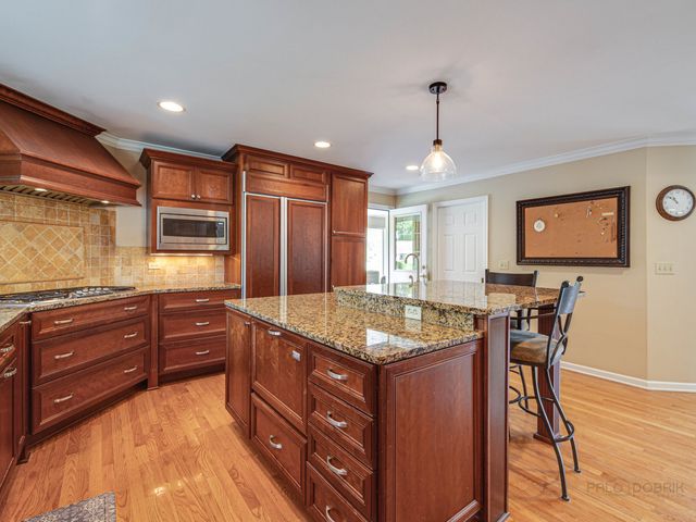 1900 Hickory Knoll Drive, Deerfield, IL 60015