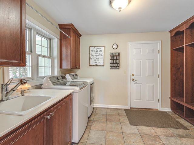 1900 Hickory Knoll Drive, Deerfield, IL 60015