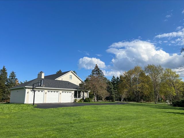 1900 Hickory Knoll Drive, Deerfield, IL 60015