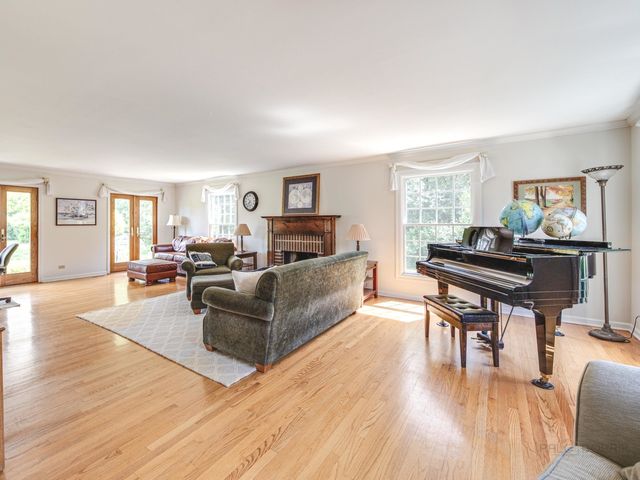 1900 Hickory Knoll Drive, Deerfield, IL 60015