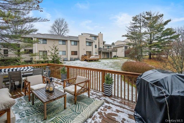 39 Chestnut Lane, Woodbury, NY 11797