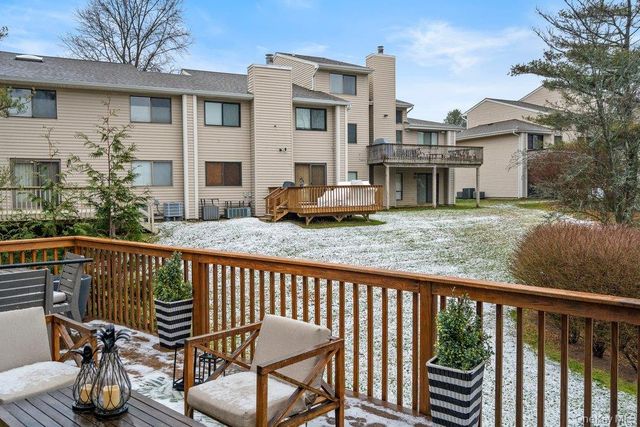 39 Chestnut Lane, Woodbury, NY 11797