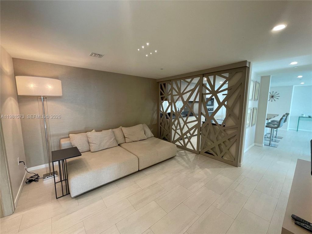 Image 13 of property listing at 1000 Brickell Plaza 4410, Miami, FL 33131