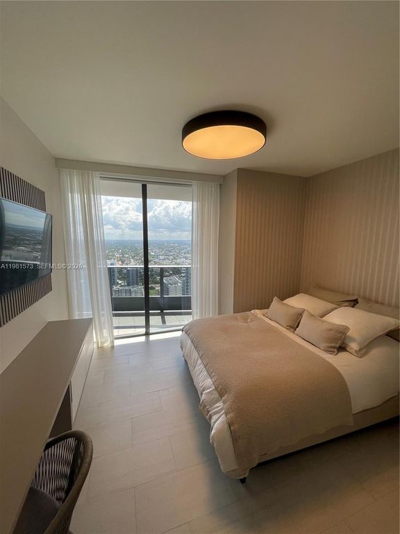 Image 16 of property listing at 1000 Brickell Plaza 4410, Miami, FL 33131