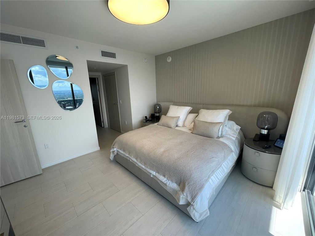 Image 22 of property listing at 1000 Brickell Plaza 4410, Miami, FL 33131