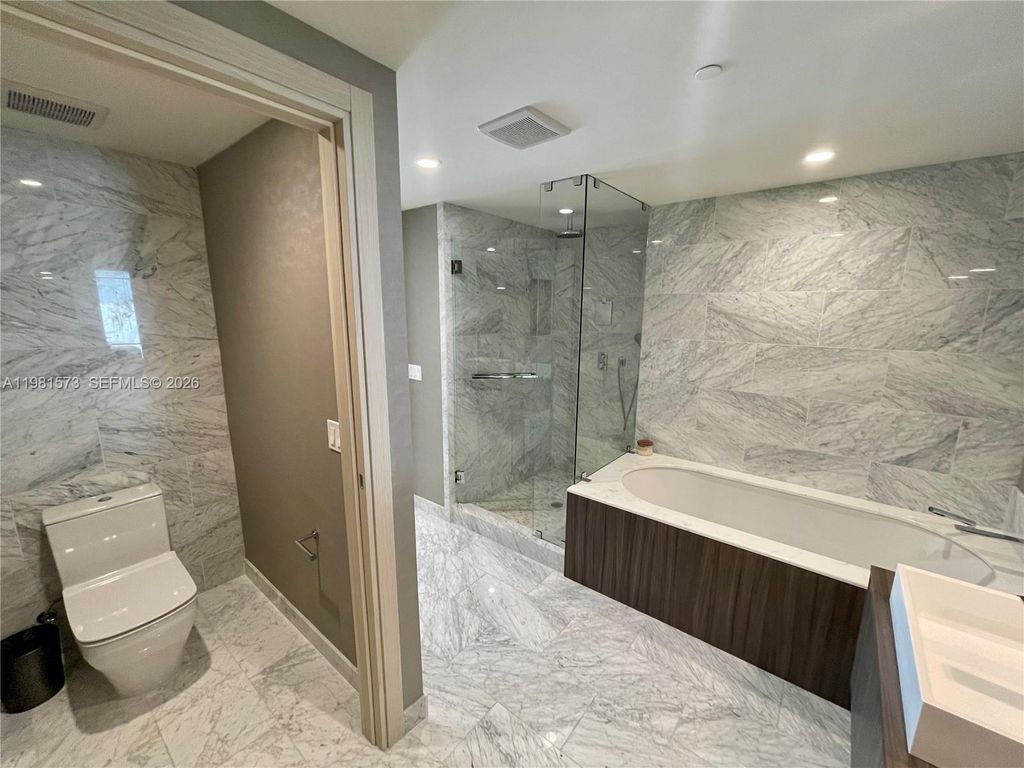 Image 26 of property listing at 1000 Brickell Plaza 4410, Miami, FL 33131