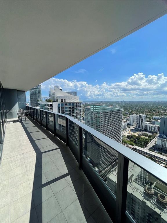 Image 5 of property listing at 1000 Brickell Plaza 4410, Miami, FL 33131
