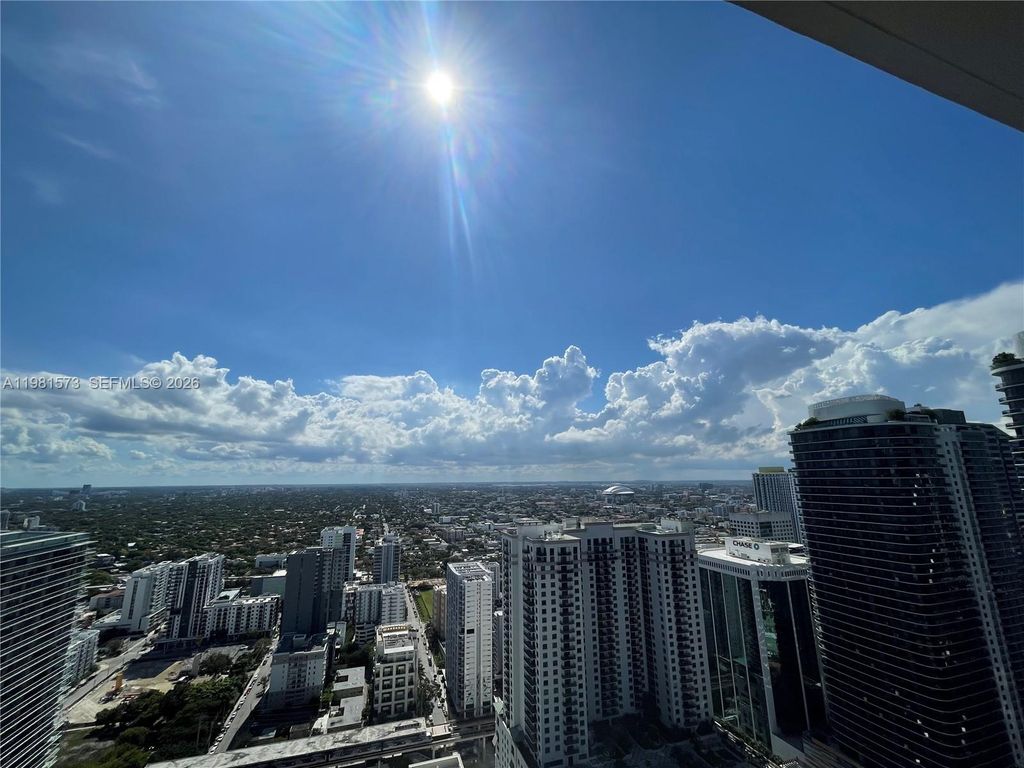 Image 7 of property listing at 1000 Brickell Plaza 4410, Miami, FL 33131