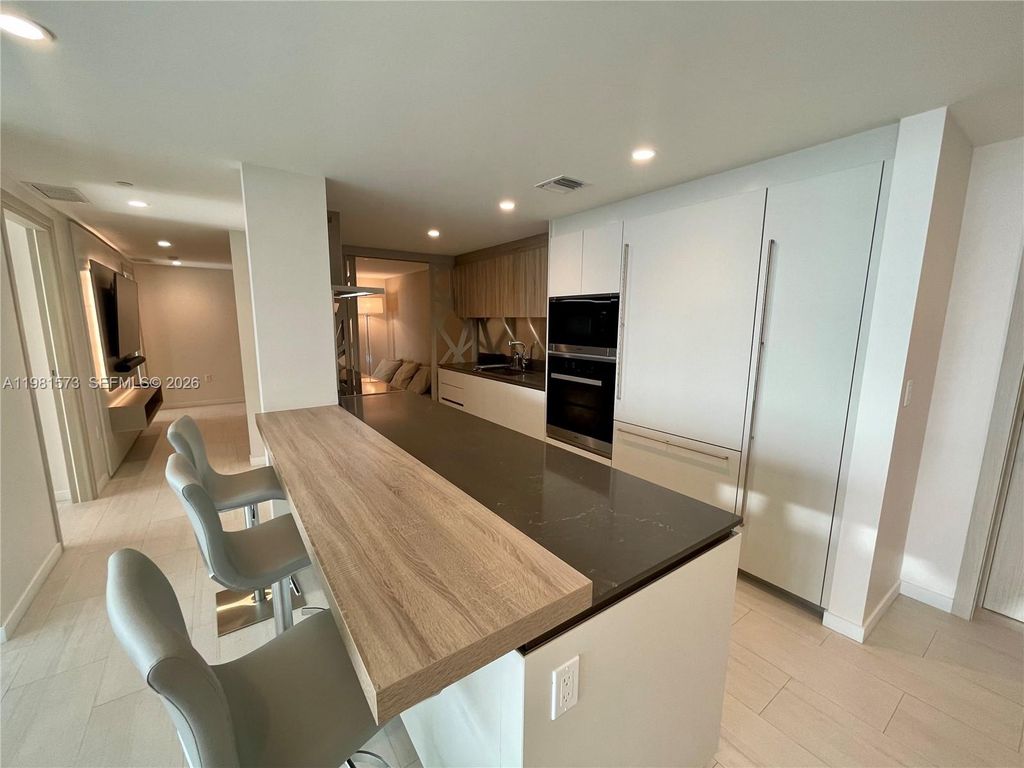 Image 8 of property listing at 1000 Brickell Plaza 4410, Miami, FL 33131